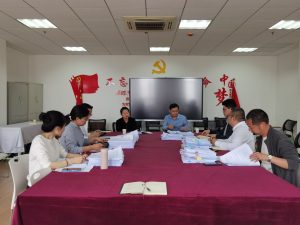 校领导来经管学院开展2024届本科毕业设计（论文）中期检查工作