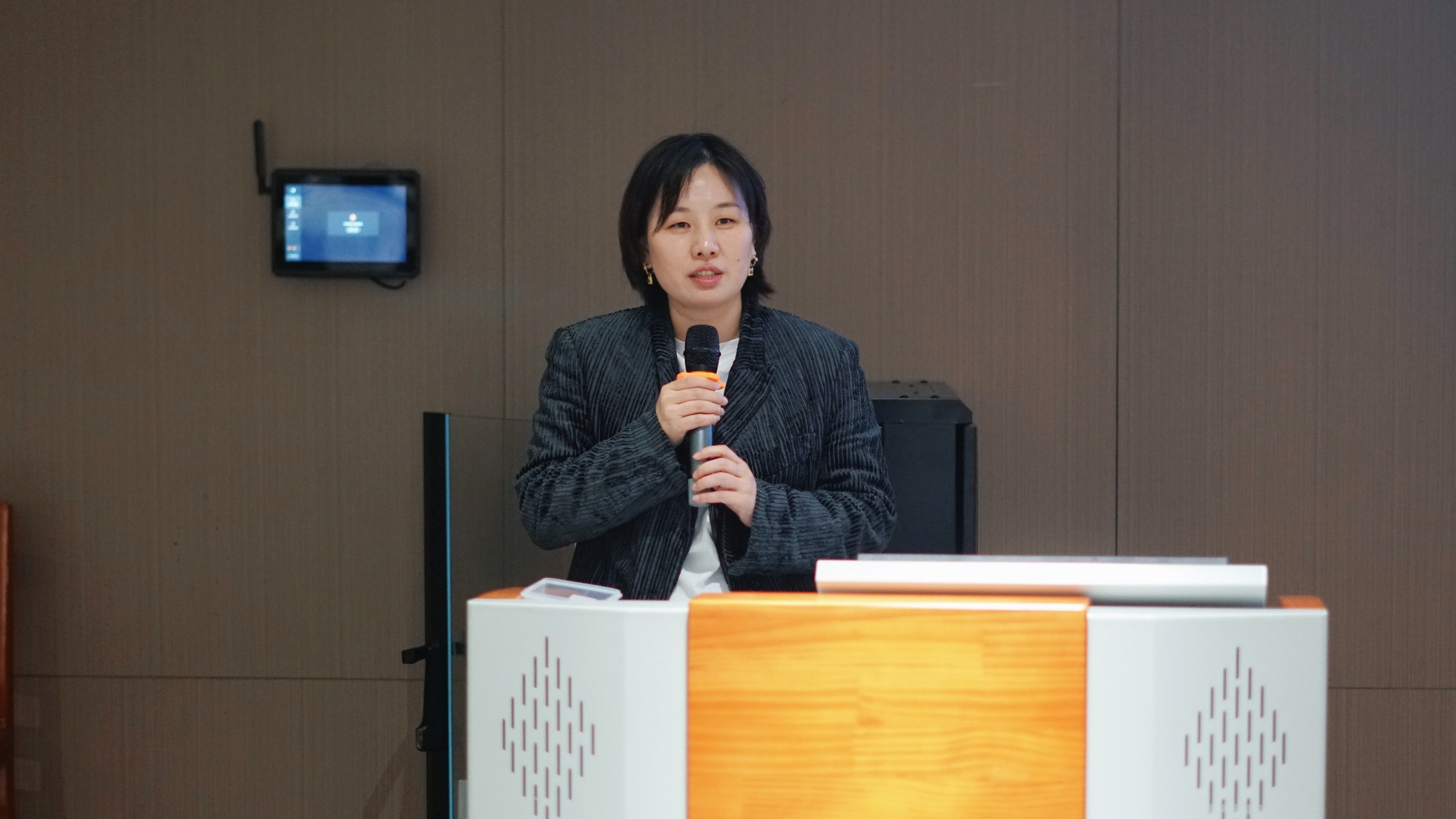 当前国际形势与中国原则立场——学校党委常委、校长助理胡晶晶为机械与工程学院23级学生讲授形势与政策课