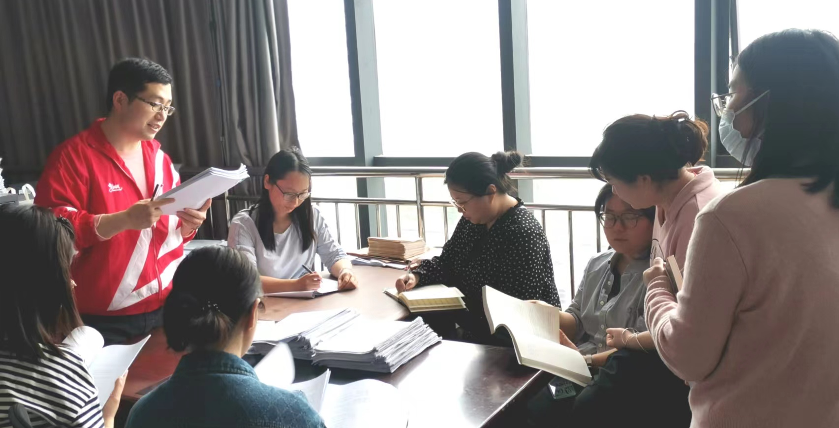 教工五支部开展四月“支部主题党日”活动 -坚定理想信念，强化服务意识，全面推进从严治党