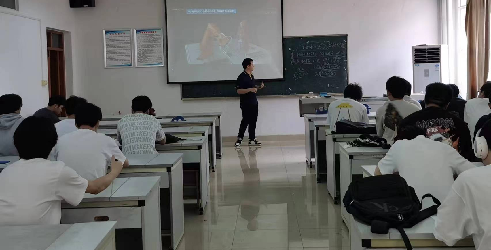 企业走进机械教学课堂，搭建产学研协作桥梁纽带