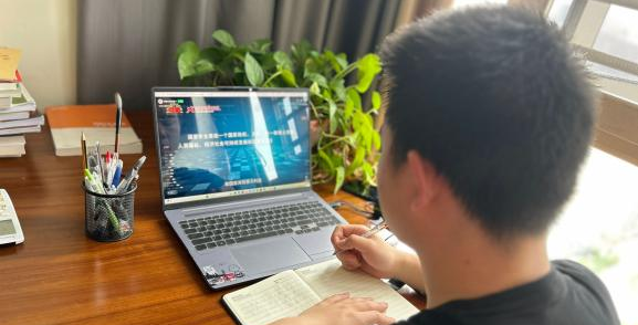 国安有我 全民守护 人文学院师生收看“千万师生同上一堂国家安全教育课”