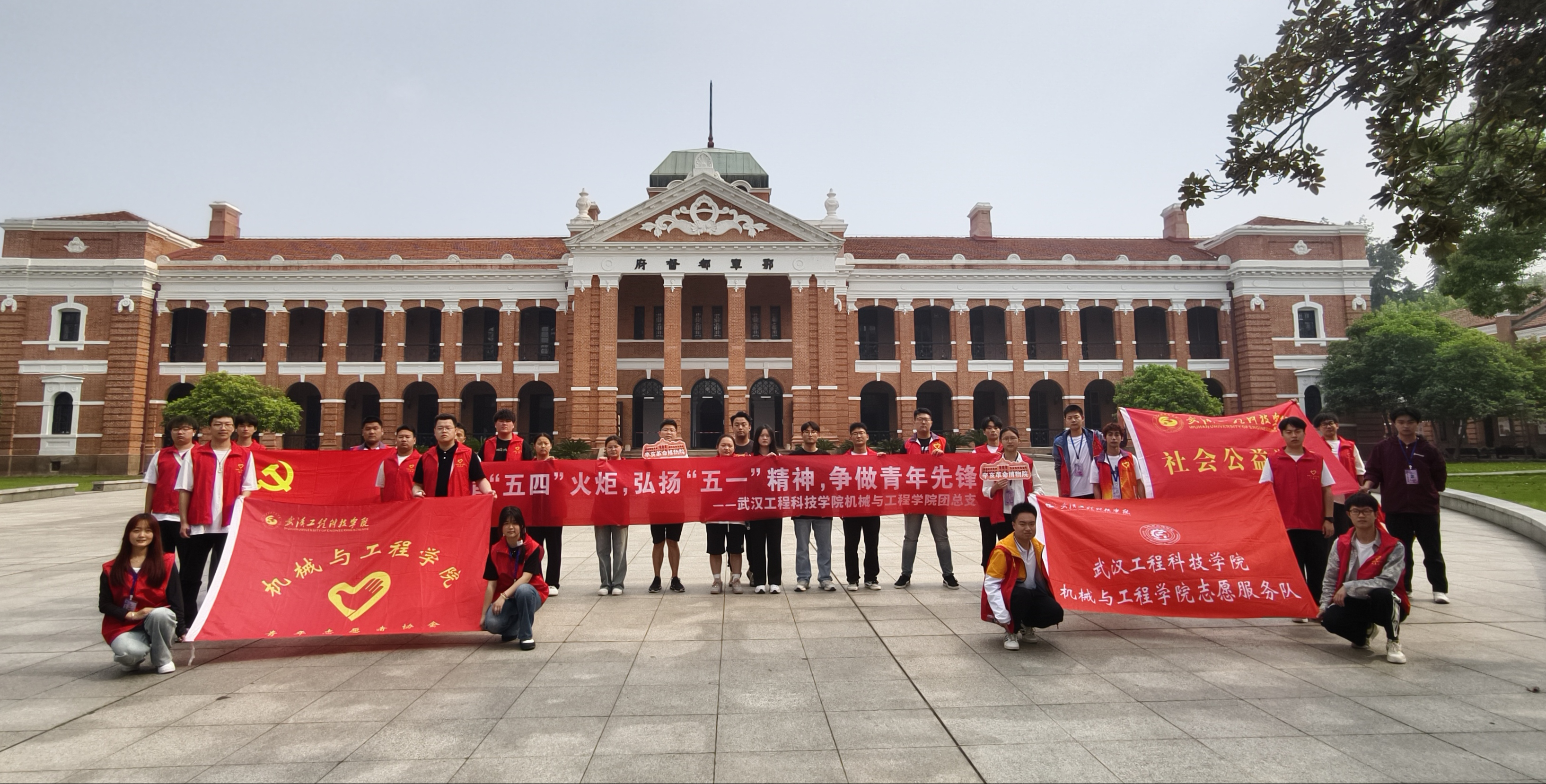 武汉工程科技学院携手武汉辛亥革命纪念馆开展志愿服务活动
