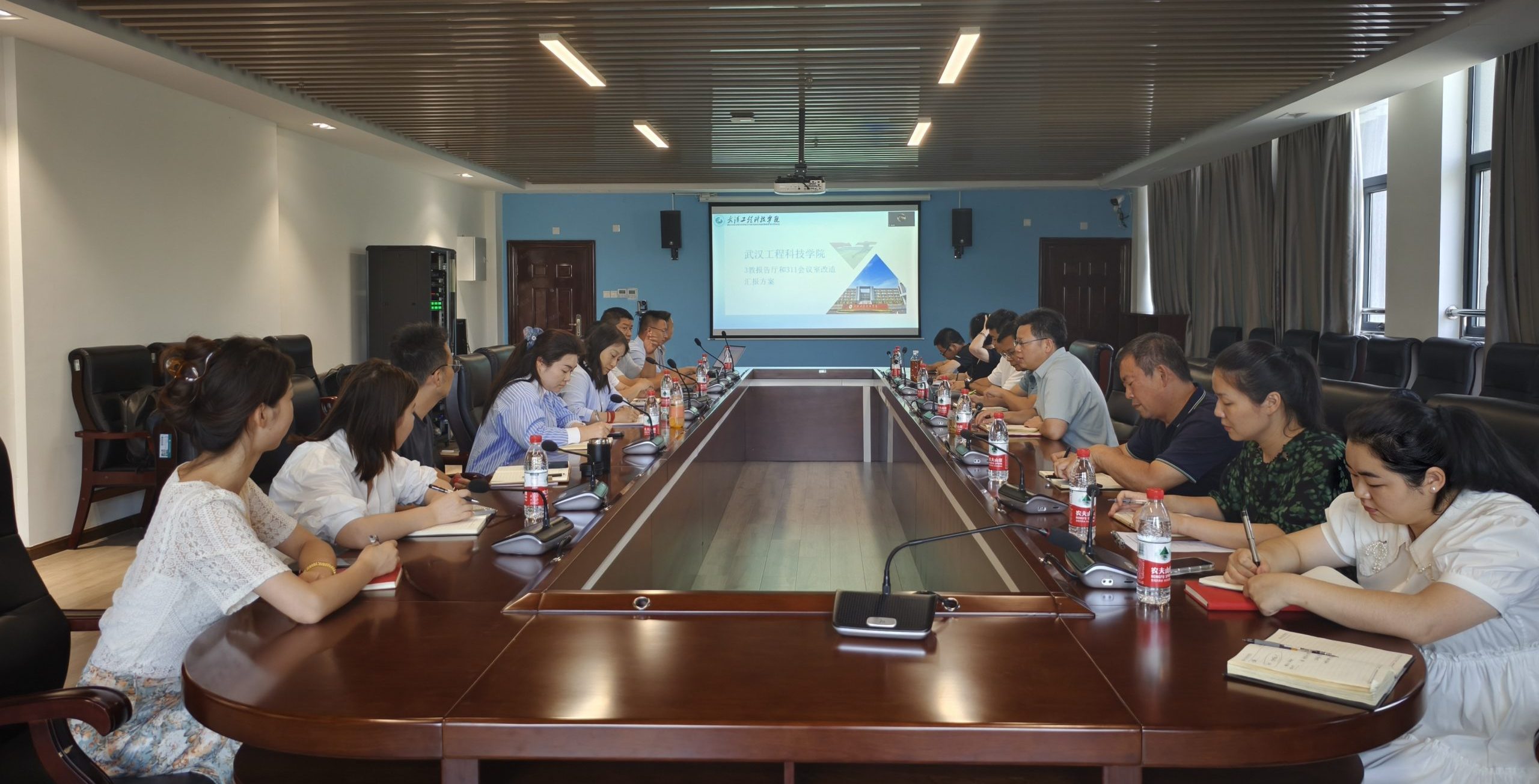 后勤保卫处召开学生事务中心311会议室和三教报告厅升级改造专题会议