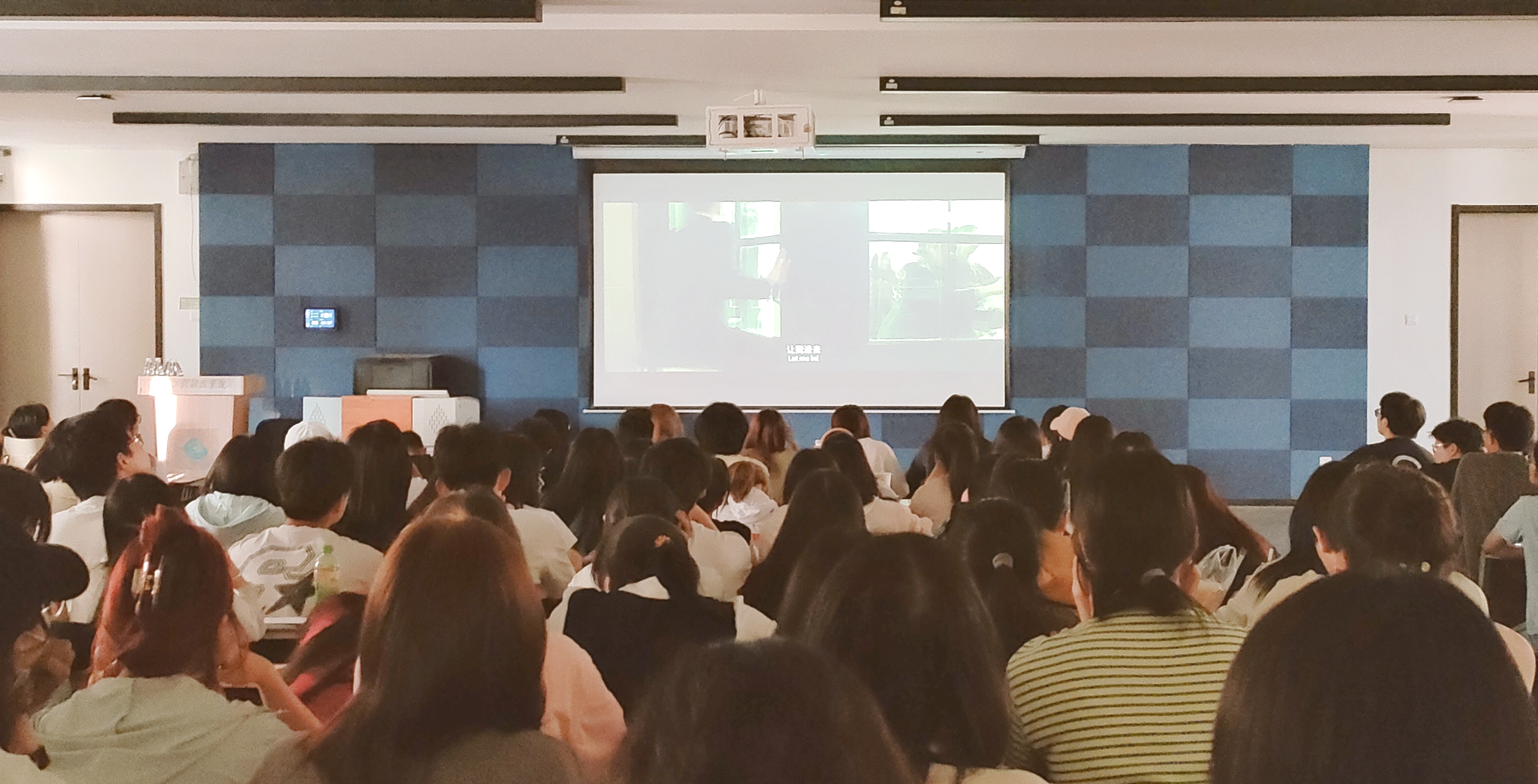 缅怀英烈之魂 铭记历史丰碑 武汉工程科技学院人文学院举行第三十八期分党校观影活动