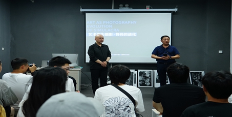 “提升影像的思辩与批评能力”，中央美院林彤教授做客艺传学院举办《艺术作为摄影：符码的进化》主题讲座