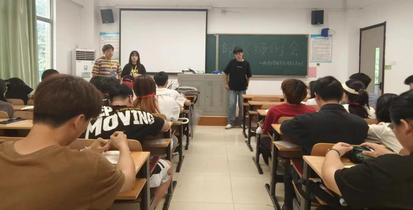 【团学动态】经管学院团学干部召开第十三周例会