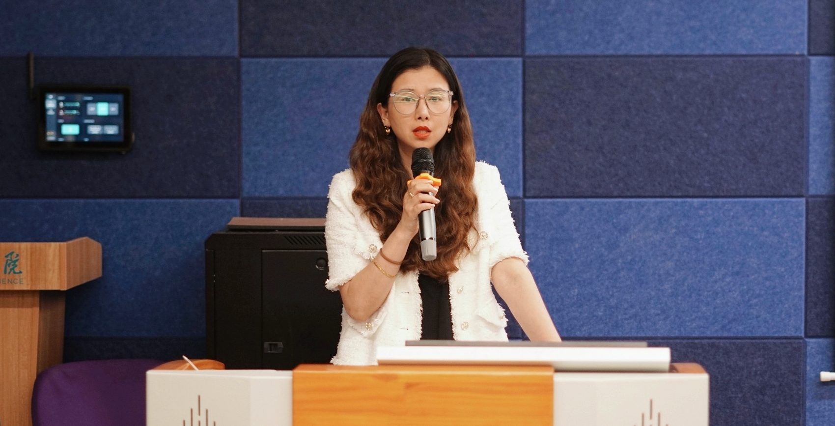 走好新时代科技自立自强之路——学校党委副书记、副校长廖璐莎为人文学院23级学生讲授形势与政策课