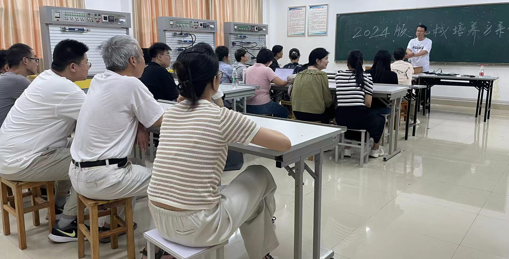 新时代背景下机电人才培养模式的创新与实践 ——机械自动化系开展系室教学讨论
