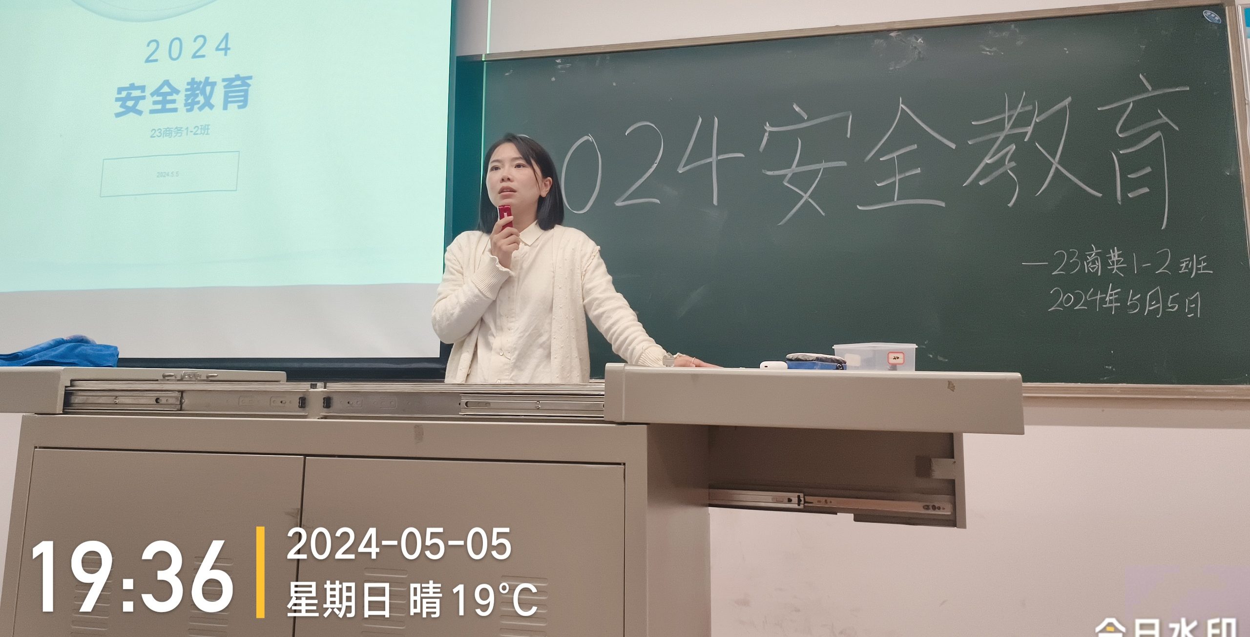 进行安全教育 加强学风建设 人文学院开展安全教育和学风建设主题班会