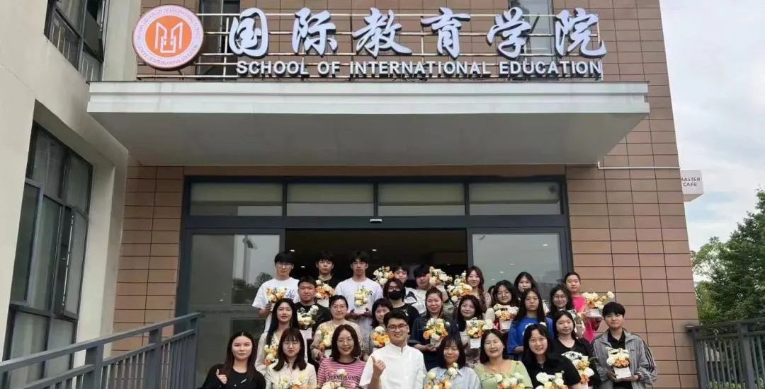 武汉工程科技学院“寰宇讲堂之欧韵插花分享体验课”顺利开展