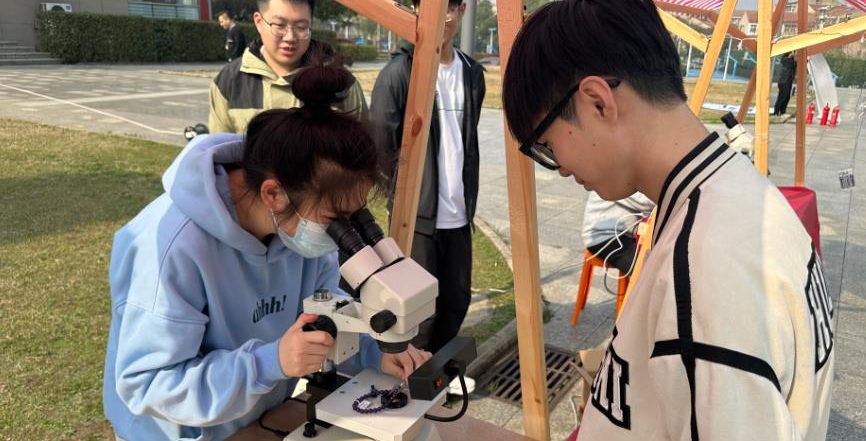 【中国教育在线】武汉工程科技学院开展3.15珠宝义务质检活动