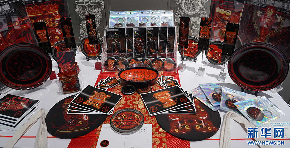 【新华网】湖北高校文创类优秀毕业设计联展在黄鹤楼公园开展