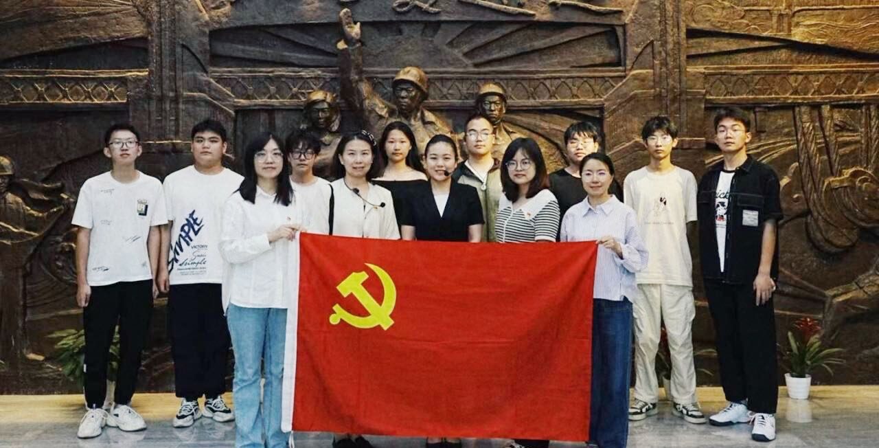 武汉工程科技学院教师走进“桥梁博物馆”开展行走的思政课系列教学