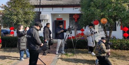 【网易新闻】聚焦乡村发展 武汉工程科技学院将课程教学带进田间地头