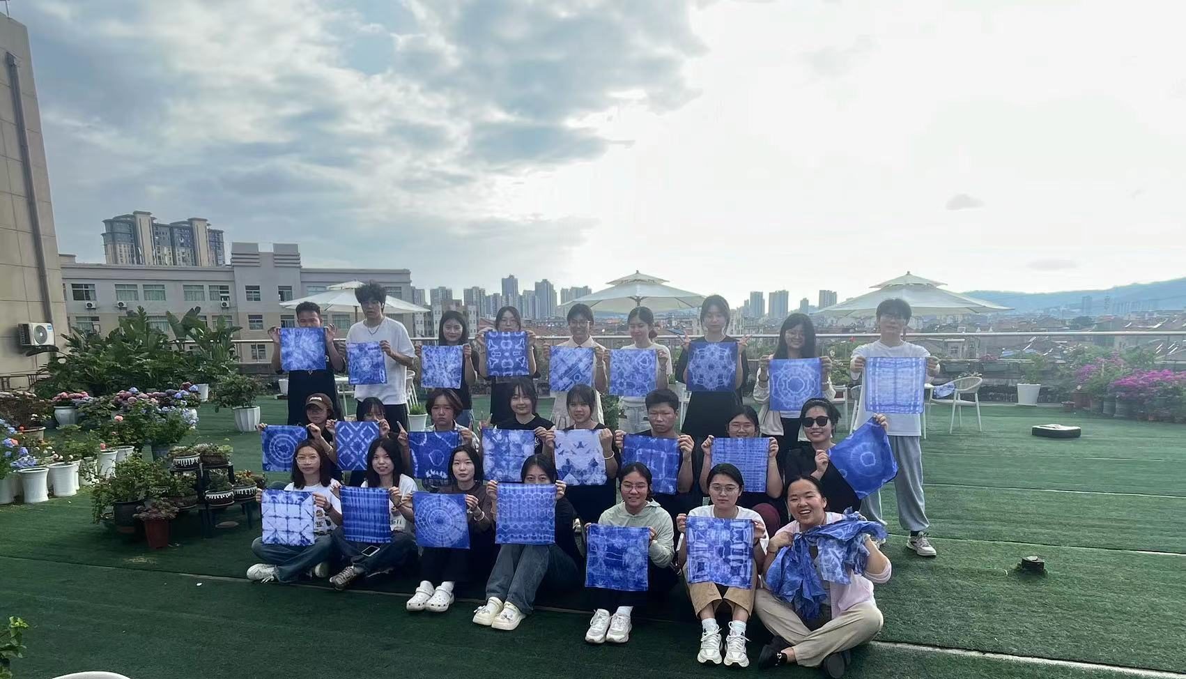 由染而生，“布” 里生花