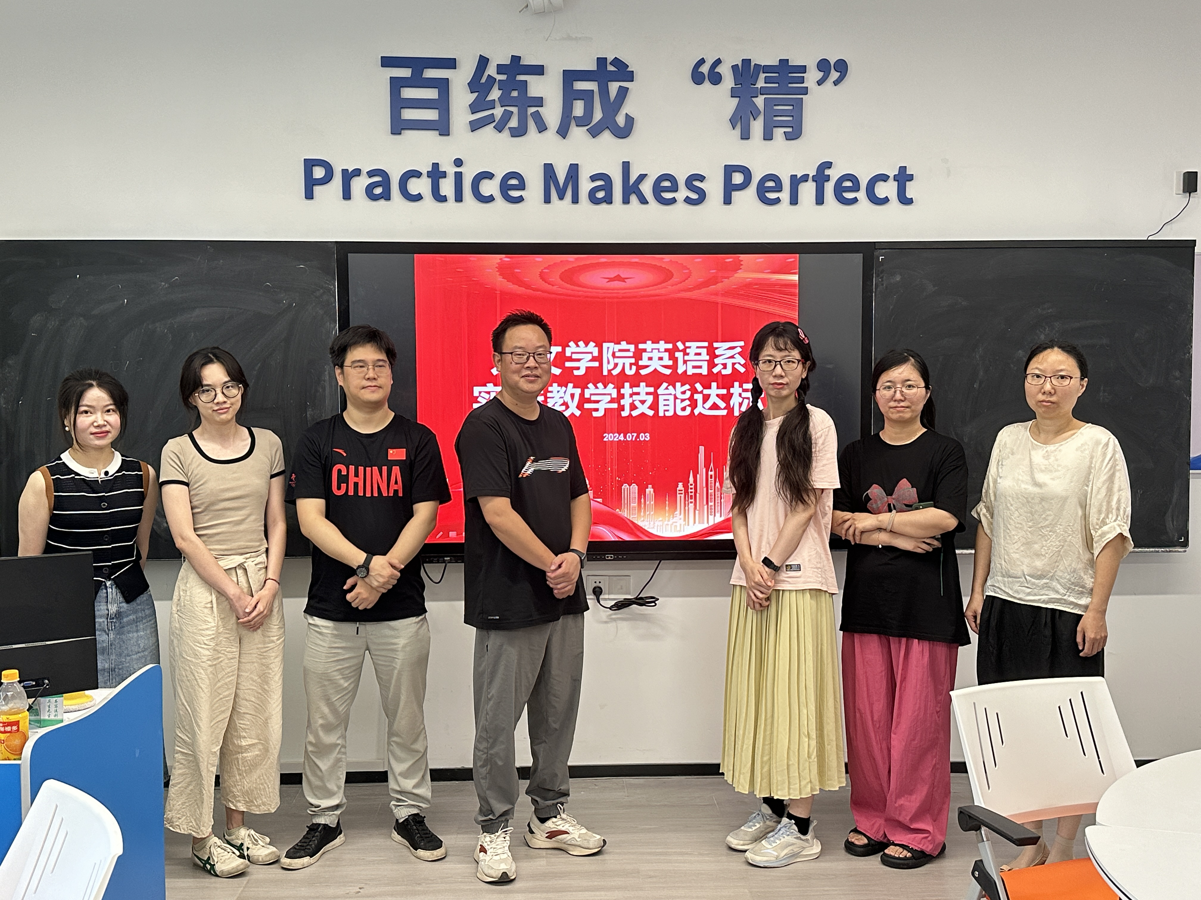 英语系教师专业实践教学技能达标活动圆满完成