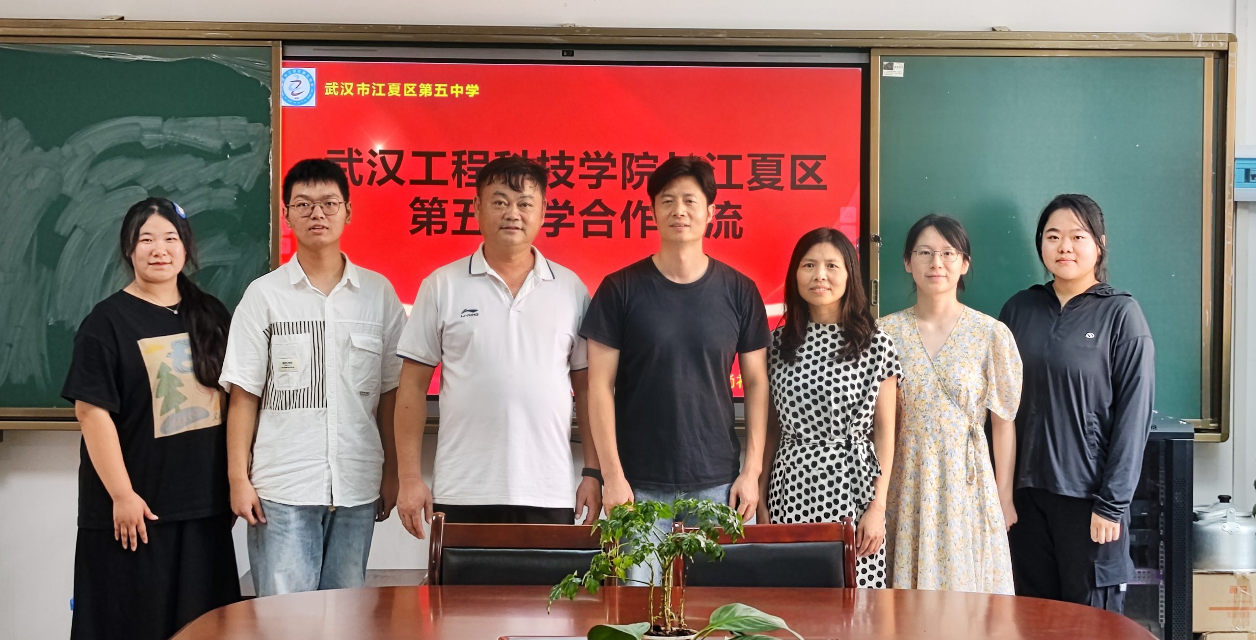 人文学院中文系学生赴江夏区五中开展集中实习