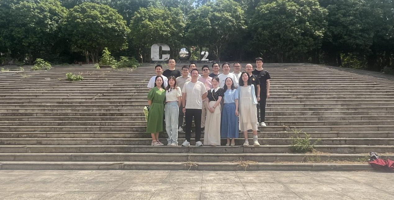 “登高望远，携手并进”图文信息中心工会开展教职工团建活动