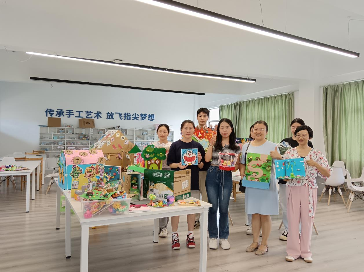 校园产学融合  共促教育发展 ——人文学院教育系学前教育专业玩教具赠送活动