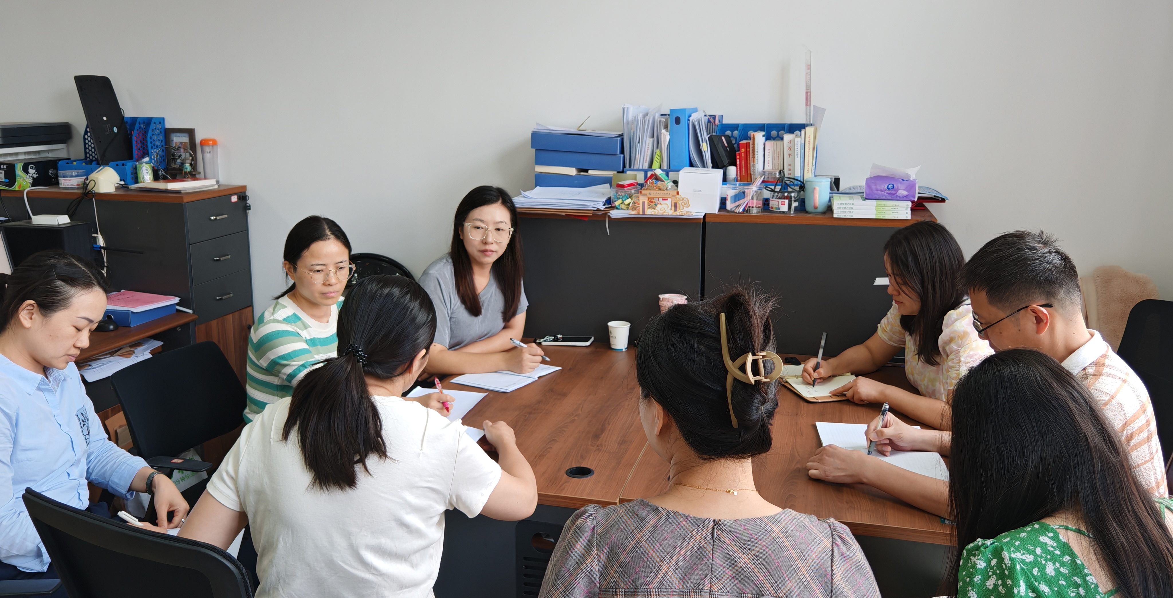 “共沐书香 分享‘悦’读”——马克思主义学院思想道德与法治教研室读书会