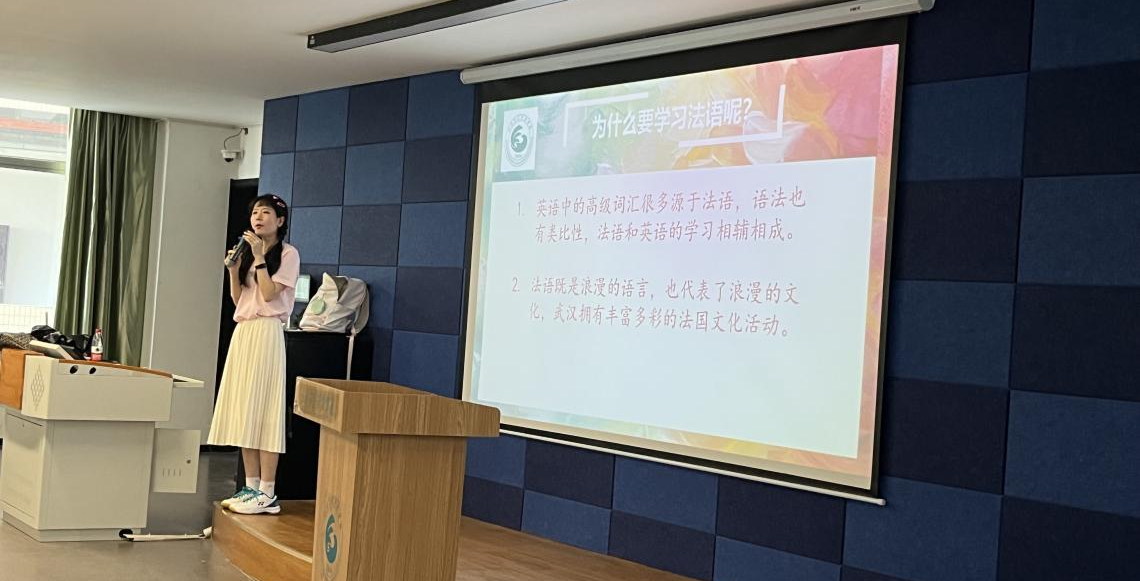 开启语言新旅程：人文学院英语系顺利开展第二外语选课活动