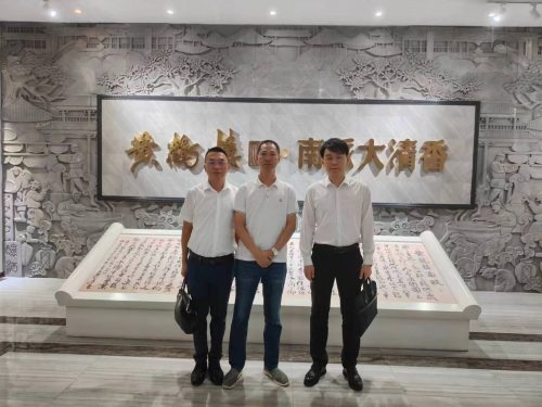 经济与管理学院携手黄鹤楼酒业集团共同筹备“电商直播大赛七校联赛”总决赛