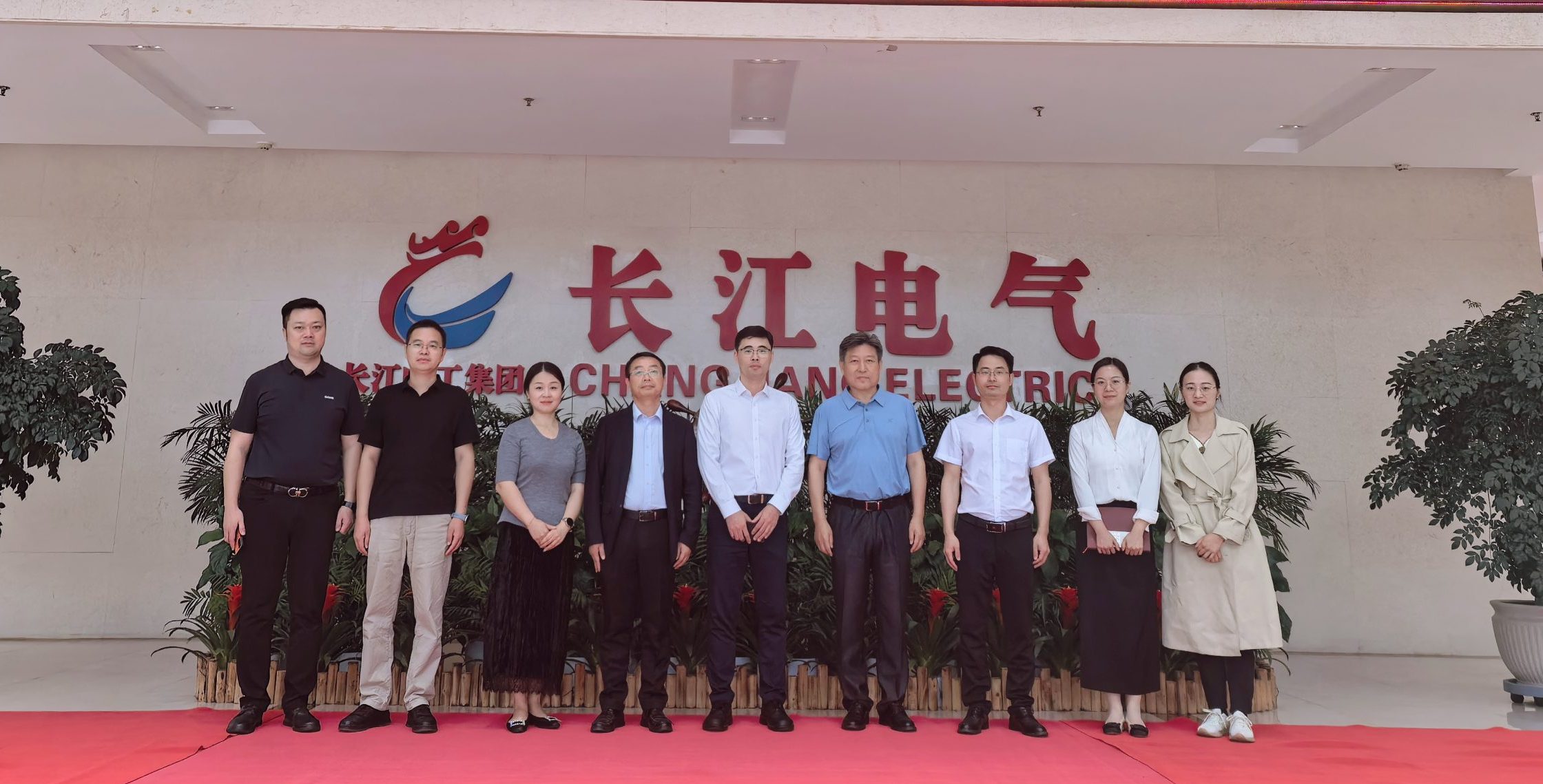 武汉工程科技学院赴湖北长江电气有限公司开展校企合作调研