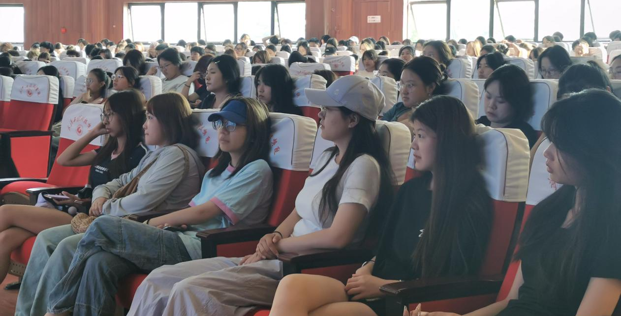 启航征程，筑基未来|经济与管理学院入学教育培训