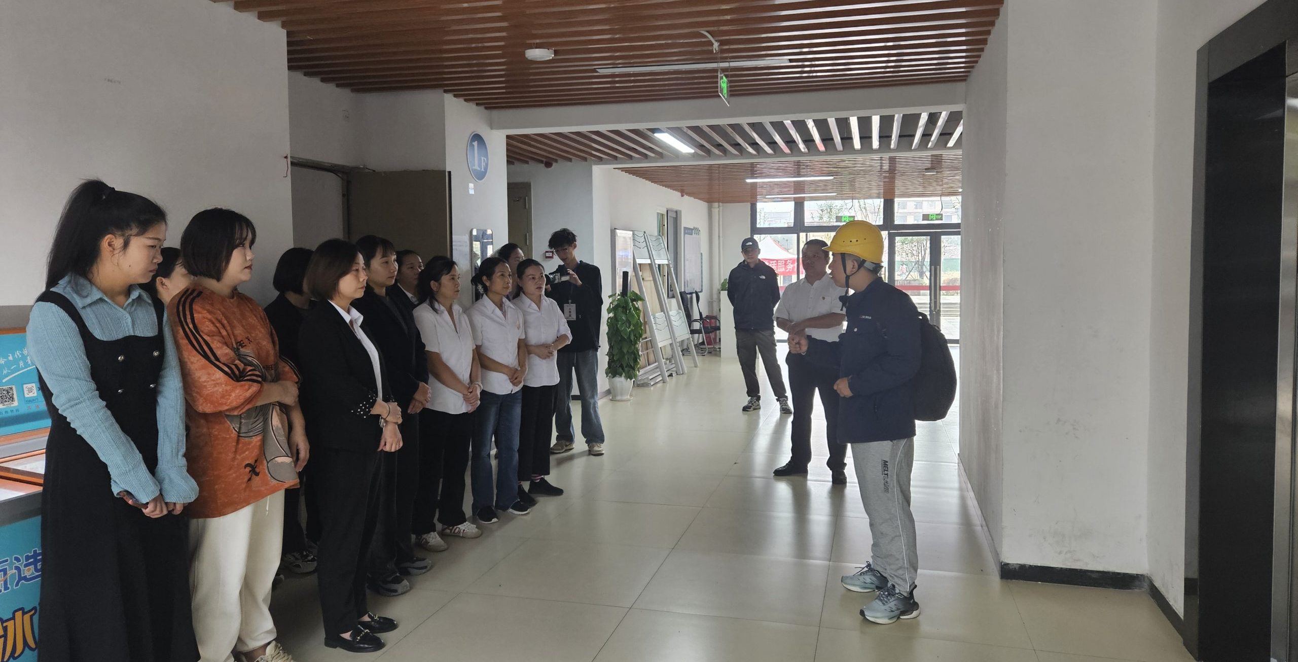后勤保卫处成功举办电梯安全知识培训及应急救援演练