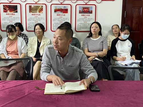 经管学院召开专职教师会议暨毕业论文培训会