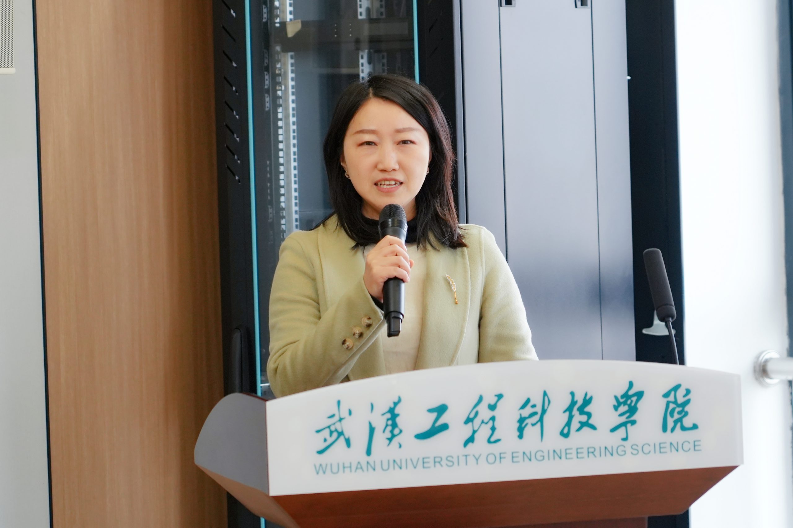 武汉工程科技学院干部学院第六期培训班举行开班仪式