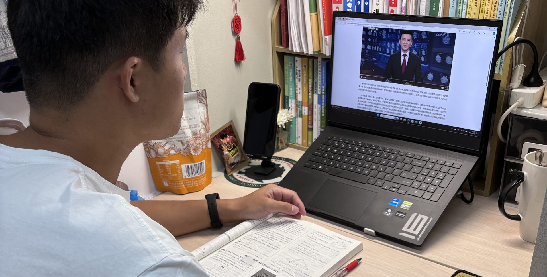 人文学院学生第二党支部开展10月份主题党日活动