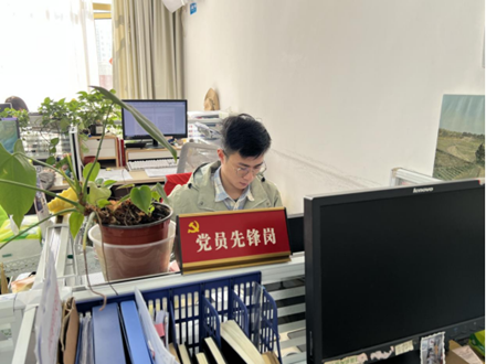 优秀毕业生｜黄华酋：不负韶华，砥砺“黔”行