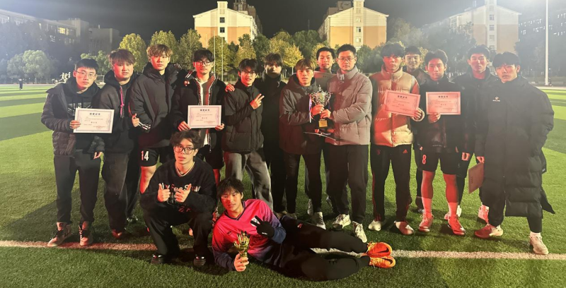 足球争霸，荣耀时刻——经济与管理学院足球赛决赛圆满落幕