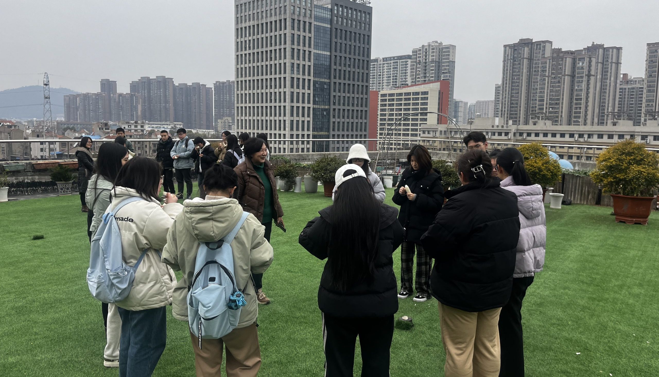 第六期“五感花园”果实分享活动圆满举行，生菜萝卜成交流纽带